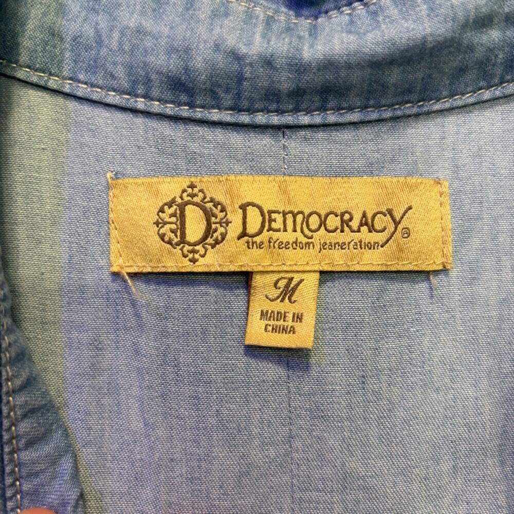 ⭐️ 3/$21 ⭐️ Democracy Women’s Blue Button Down Relaxed Sleeveless Top Size M - Picture 5 of 10